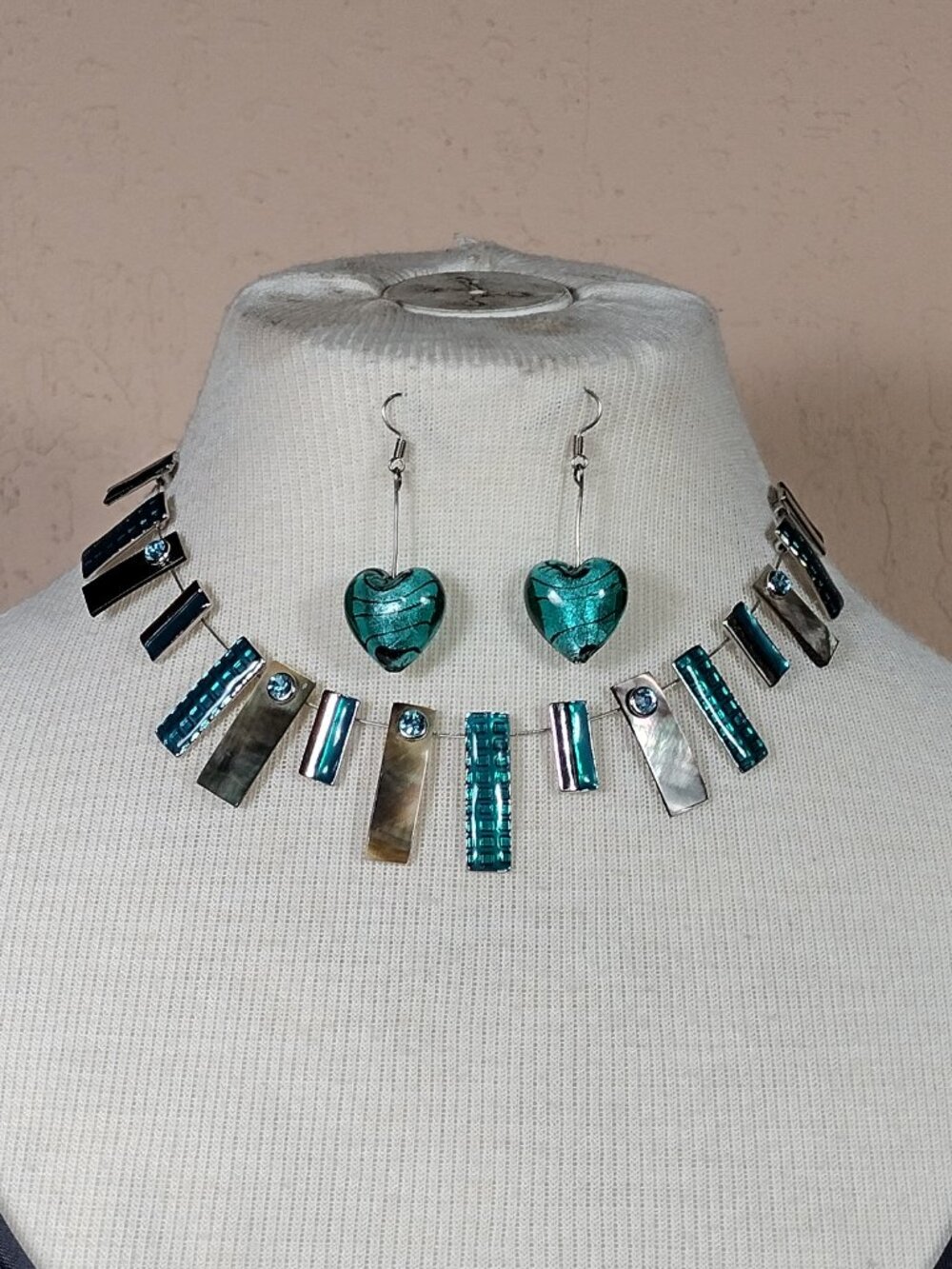Gorgeous Necklace and Earrings Set  NWOT